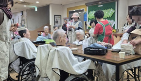 만민중앙교회 미용인선교회, 어르신 대상 미용 재능봉사 이어가                                                                                           