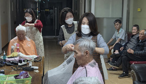 만민중앙교회 미용인선교회, 만민복지타운서 재능기부 활동 전개                                                                                          