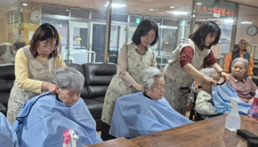 만민중앙교회, 안성 복지시설서 어르신 미용 봉사                                                                                                                                                                                                            